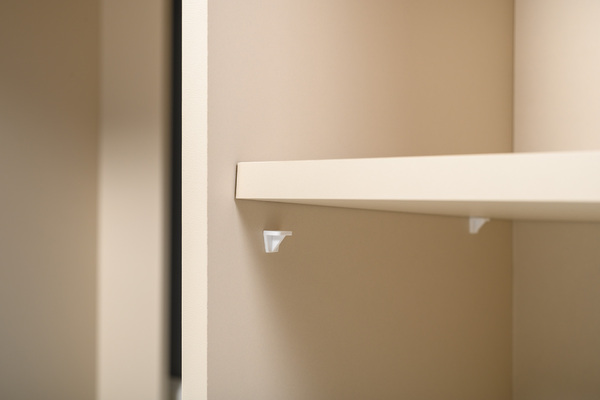 Стол письменный Лайт 12.163 сатин 7045 SU, гикори рокфорд натуральный KO86 PW, сборка на любую сторону, два варианта сборки тумбы