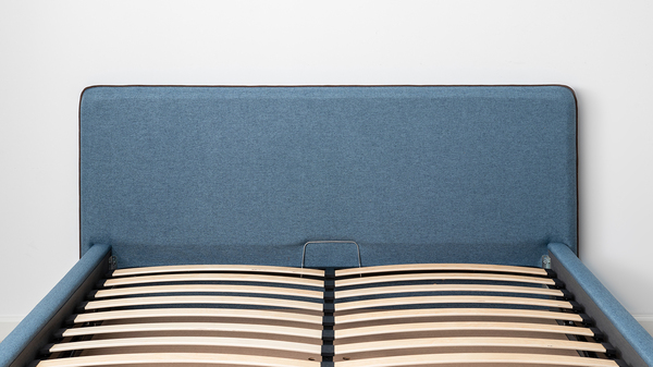 Кровать Миа 160 рогожка светло-синий, кант желтовато-коричневый с ортопедическим основанием и подъемным механизмом