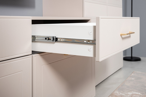 Гостиная Ричфорд композиция 1 с карнизами, кашемир 5981 BS, моно керамика D166-2 ПВХ, белый PE шагрень (собирается на любую сторону)